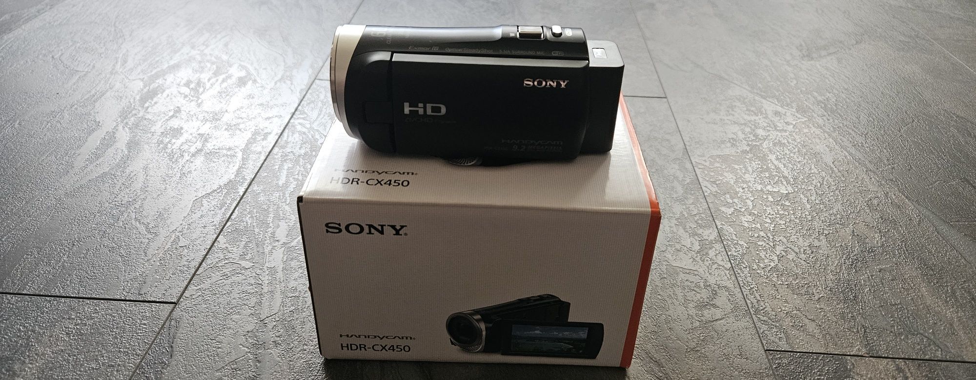 Продавам видеокамера Sony HDR - CX450 включена само за проба