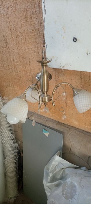 Люстры 2 штуки б/у