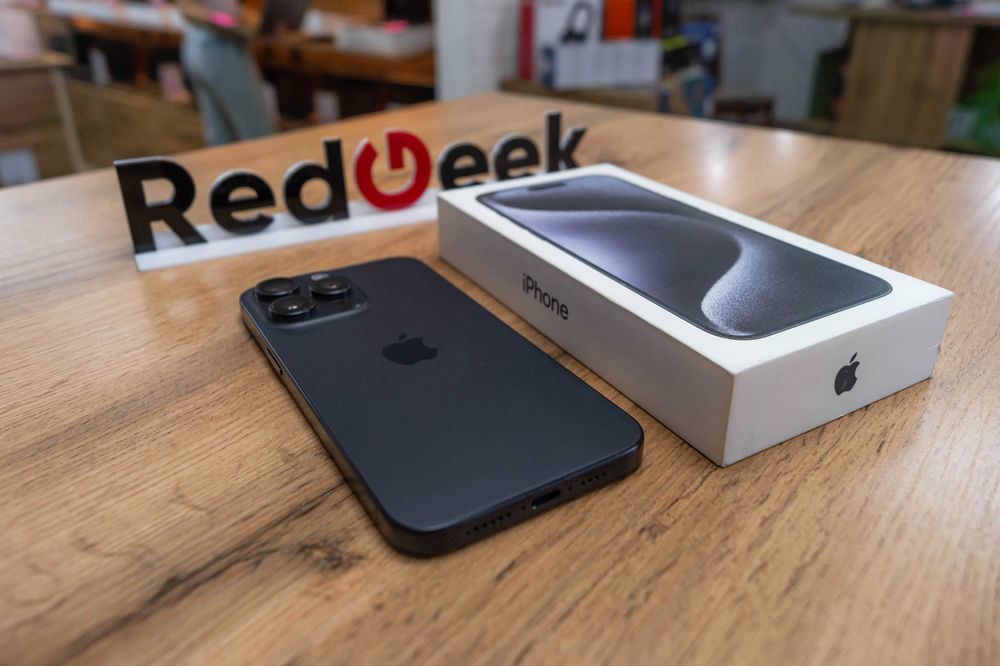 iPhone 15 Pro Max  256GB Магазин Red Geek