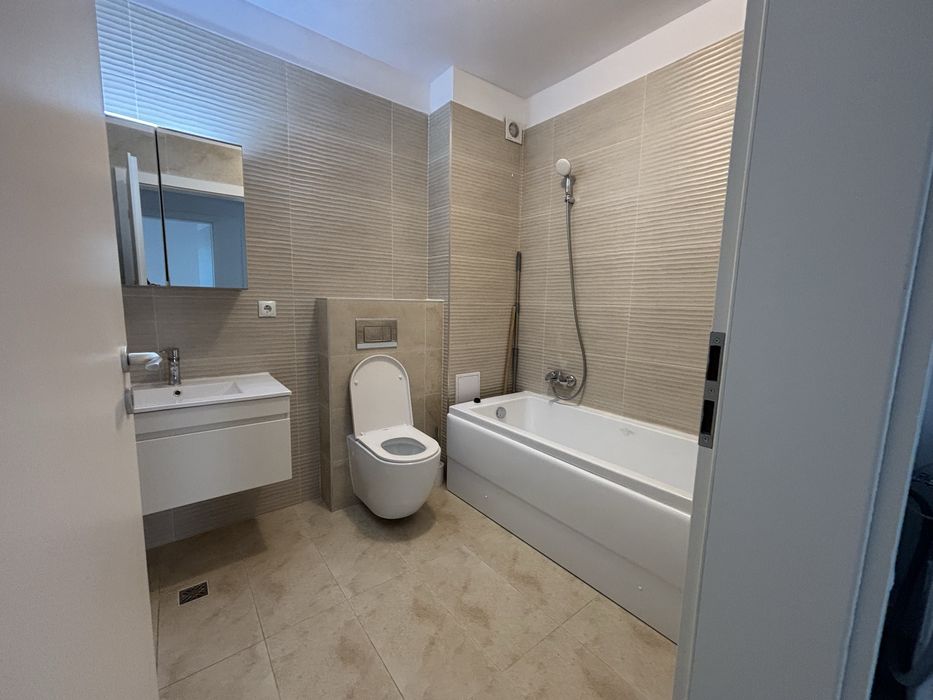 Inchiriez apartament 2 camere New City Eroilor | Parcare inclusa