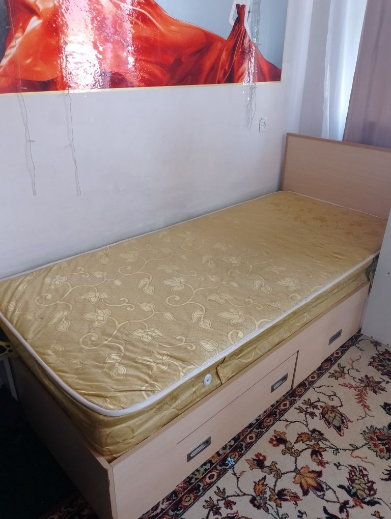 Продаю односпальную кровать