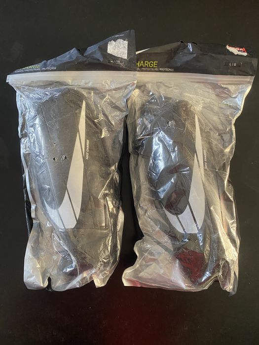 Protectii Nike fotbal L si XL