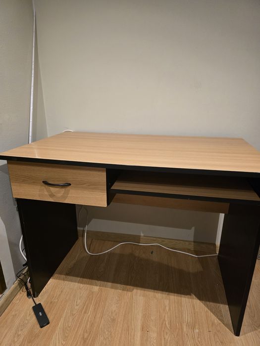 Birou cu sertar si suport tastatura