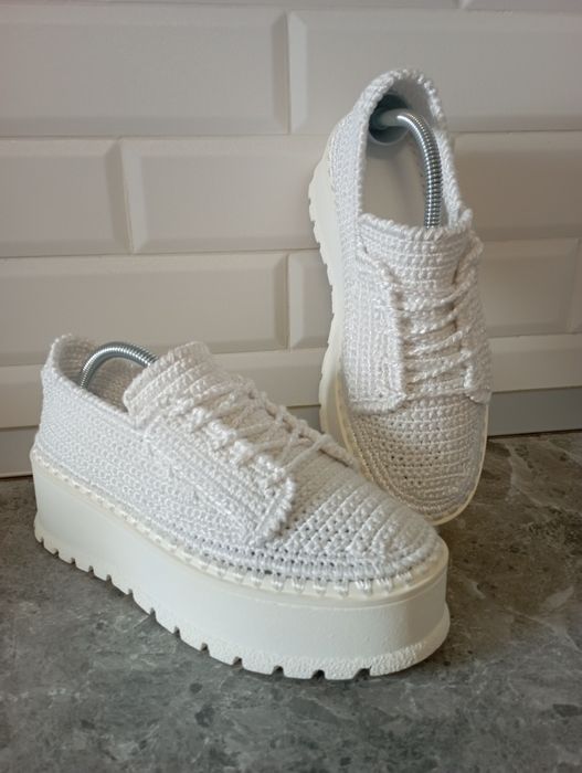 Teniși croșetați disponibili (39)