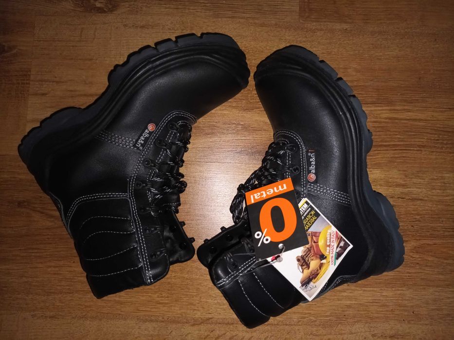 Bocanci noi marimea 36