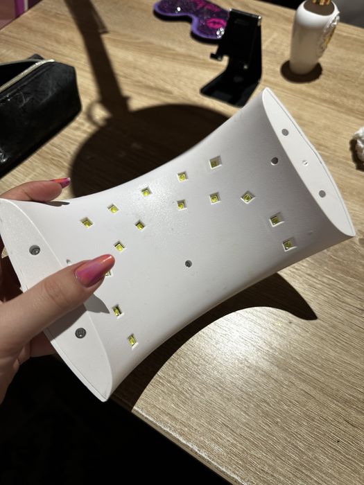 Vand lampa uv manichiura