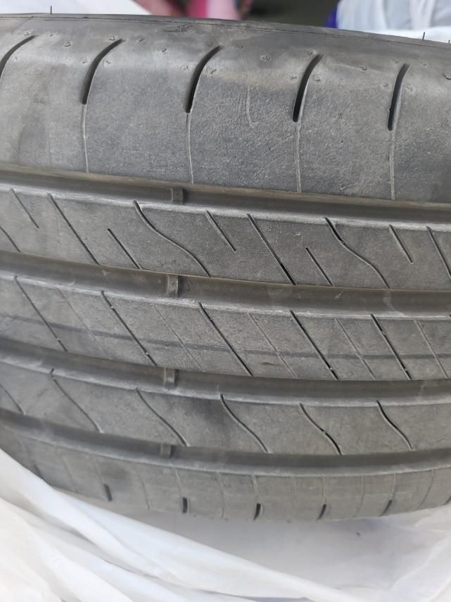 4бр. Goodyear EfficientGrip 215 55R17 94W  ДОТ24
