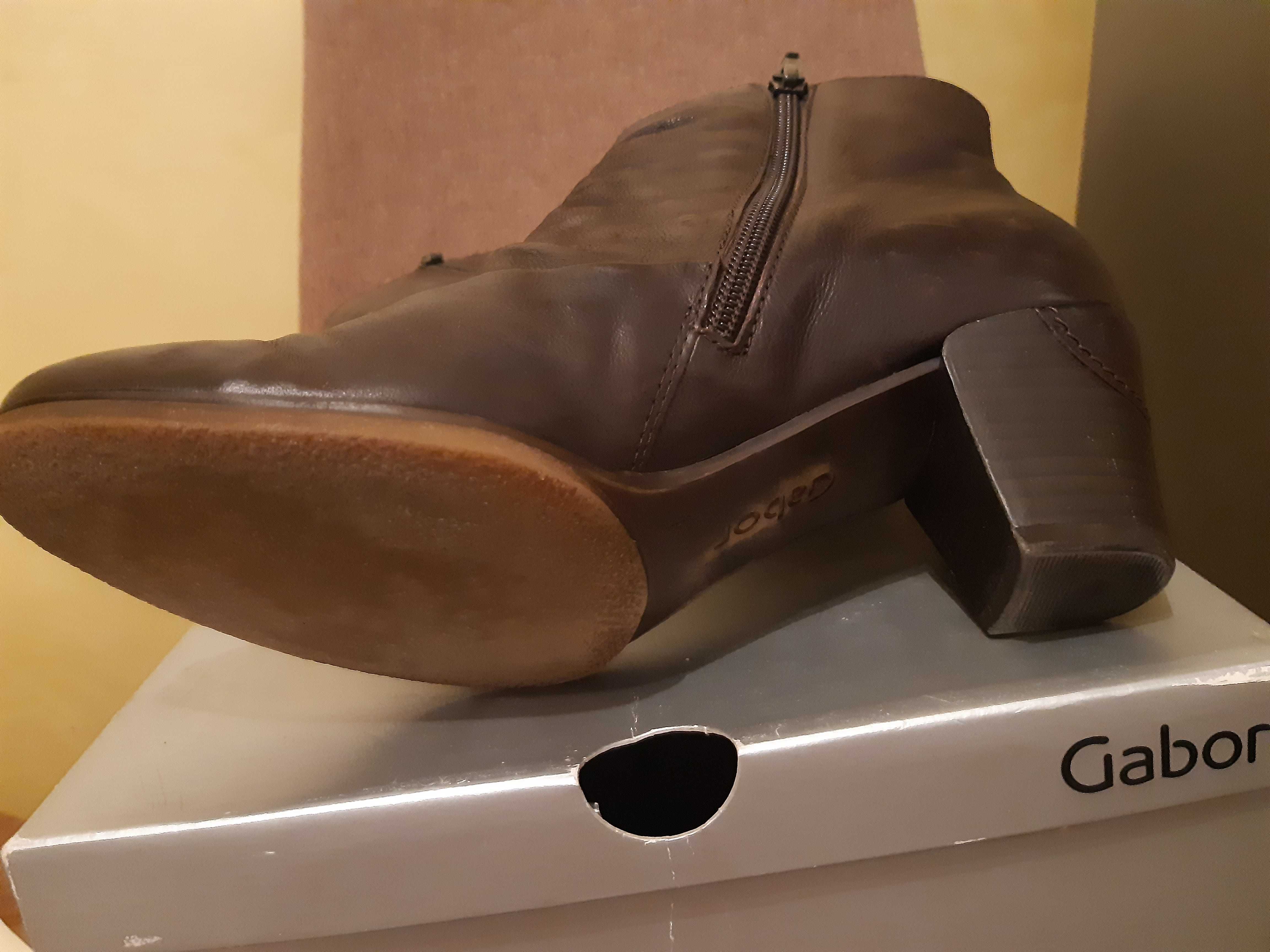 Ghetute dama marca Gabor, m 36, purtate o data, piele naturala moale