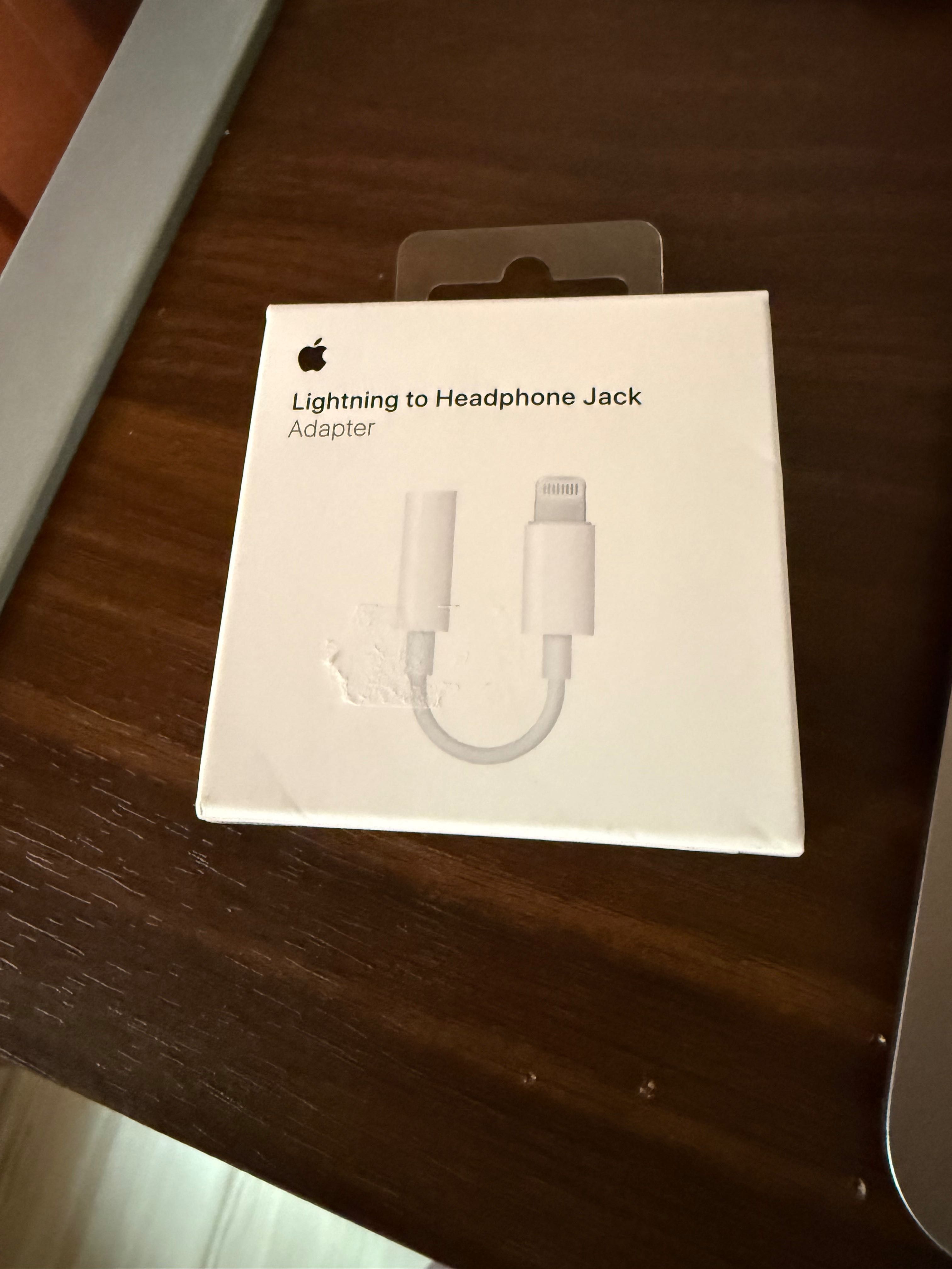 Lightning to 3.5mm jack Iphone