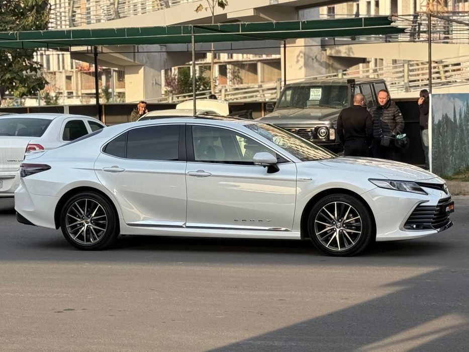 Продаётся Toyota Camry 70 Гибрит 2.5L 2022/2023 года