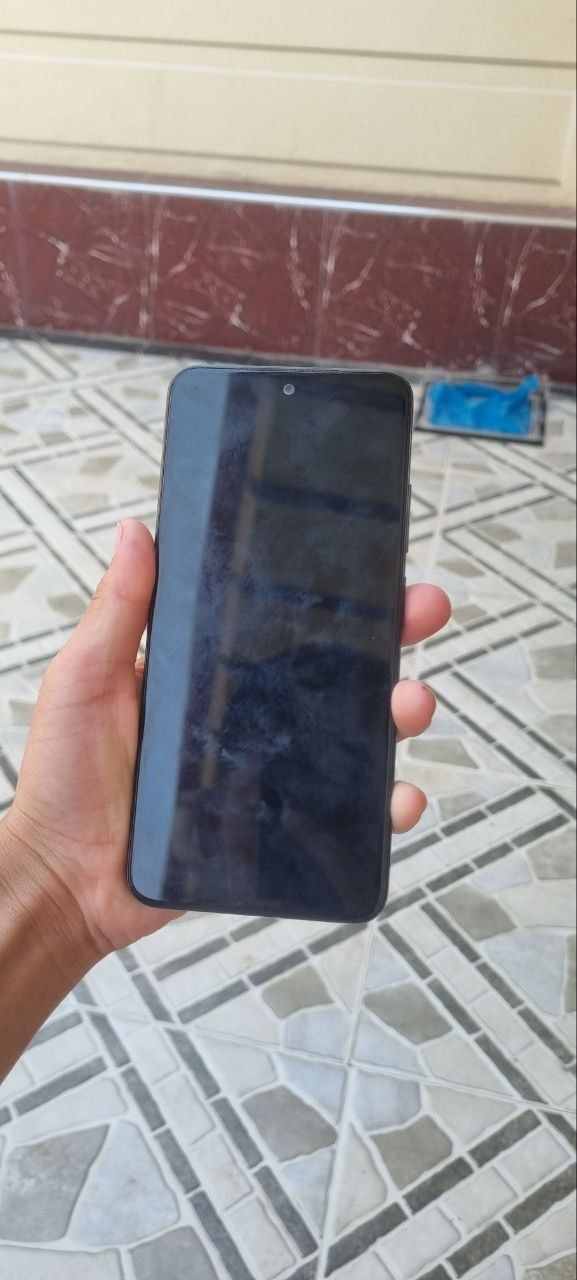 Poco m4 pro kriwkada Sal chiziqi bor qogan joyi ideal olasz ishlatasz