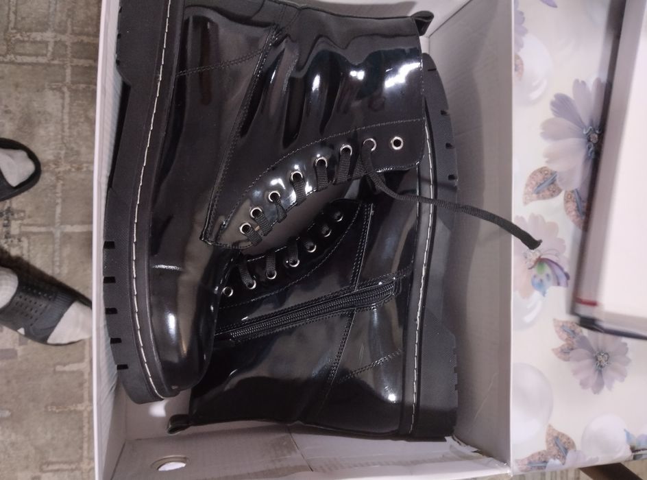 Продается сапоги женские