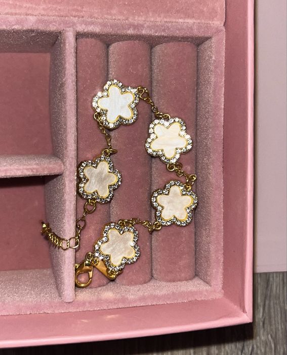 Van Cleef & Arpels Alhambra – елегантна гривна, като нова