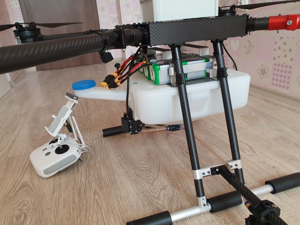 Земеделски Дрон DJI 12 литра