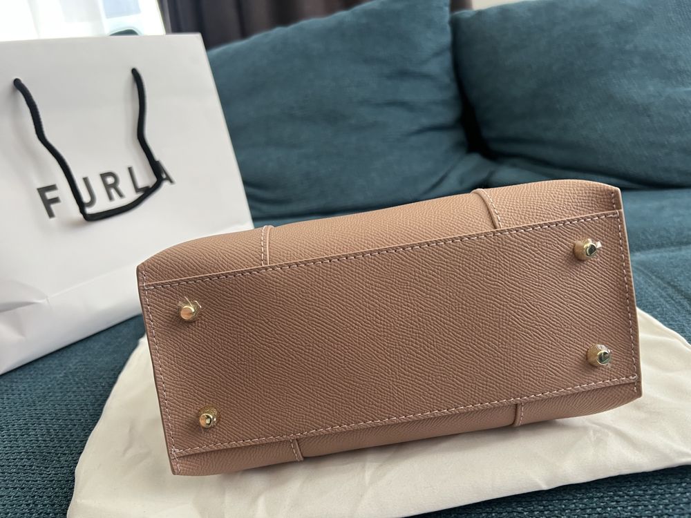 Furla VITTORIA S Crossbody Magnolia. Нови,100%оригинал, сериен номер.