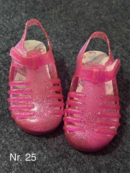 Papuci şi sandale pt. fetițe - diverse mărimi