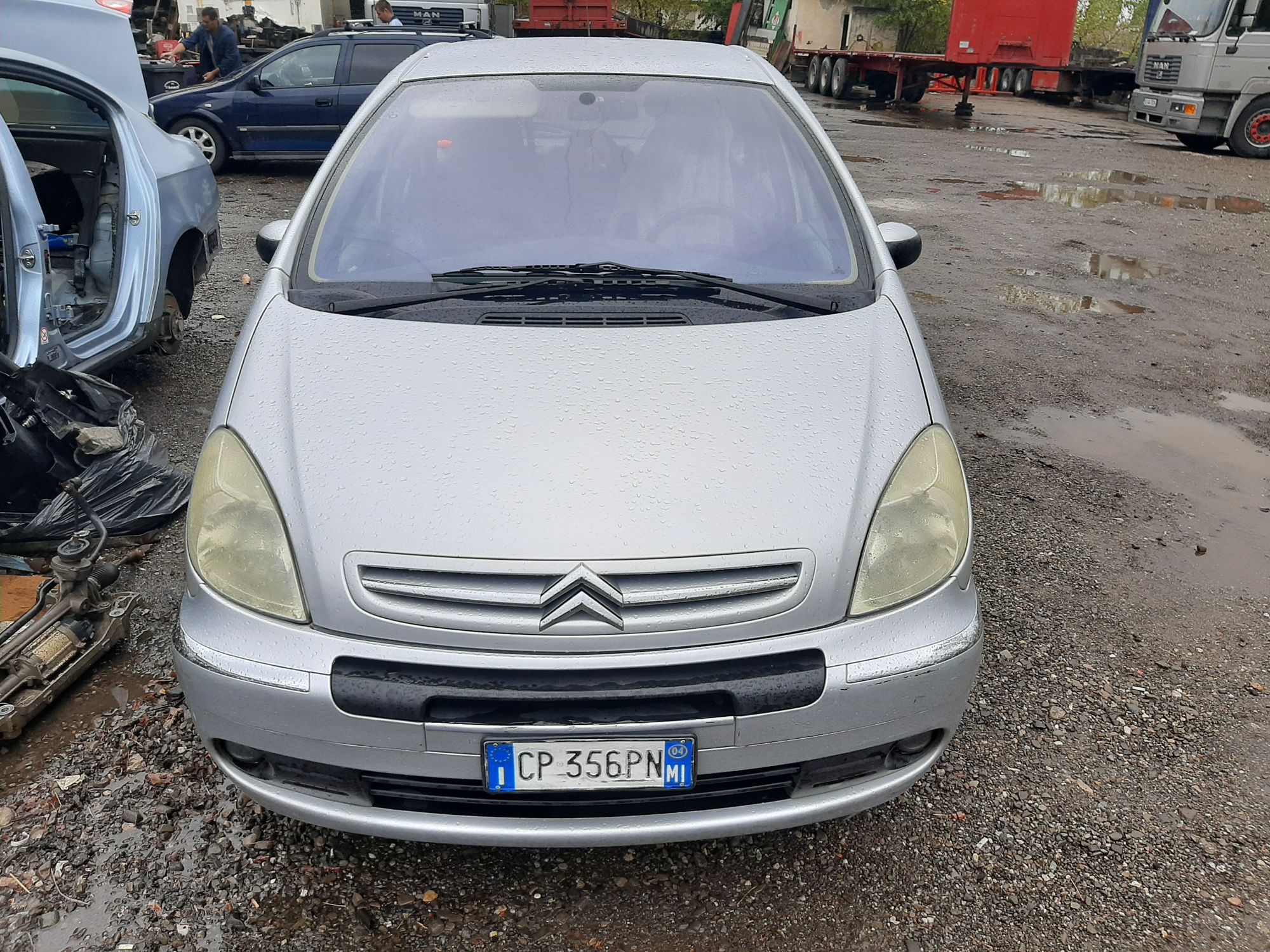 Dezmembrez / piese Citroen Xsara picasso motor 1.6 hdi