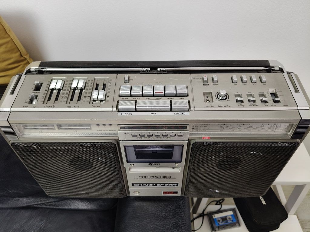 Radio casetofon GF Sharp 9494