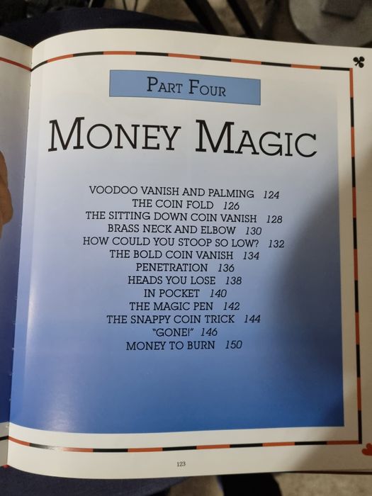 Manual explicit cu trucuri cărți joc, monede.