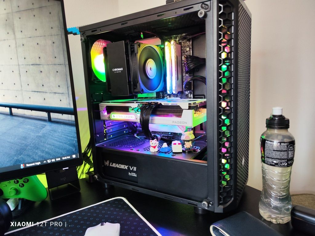 Геймърски компютър Ryzen 7 5800x3d/ 32GB RAM/ RX 9070xt / 4TB SSD