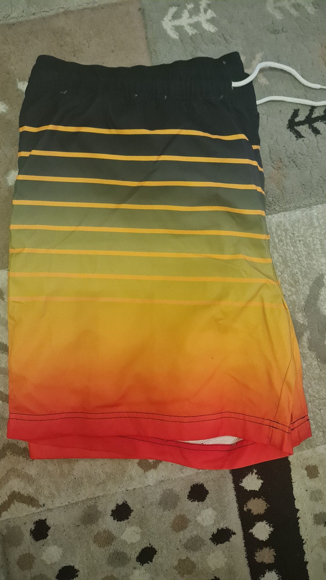 Pantaloni scurți