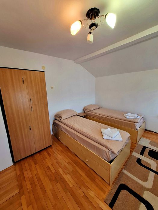 Inchiriez casa cu mansarda