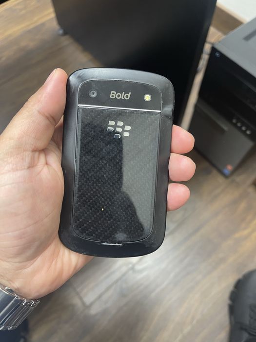 BlackBerry bold 9930