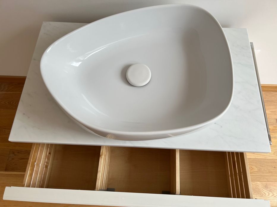 Долен шкаф за баня с мивка