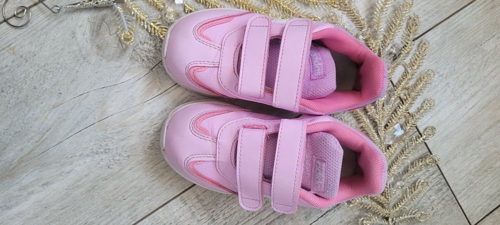 Adidasi fata 2 purtați