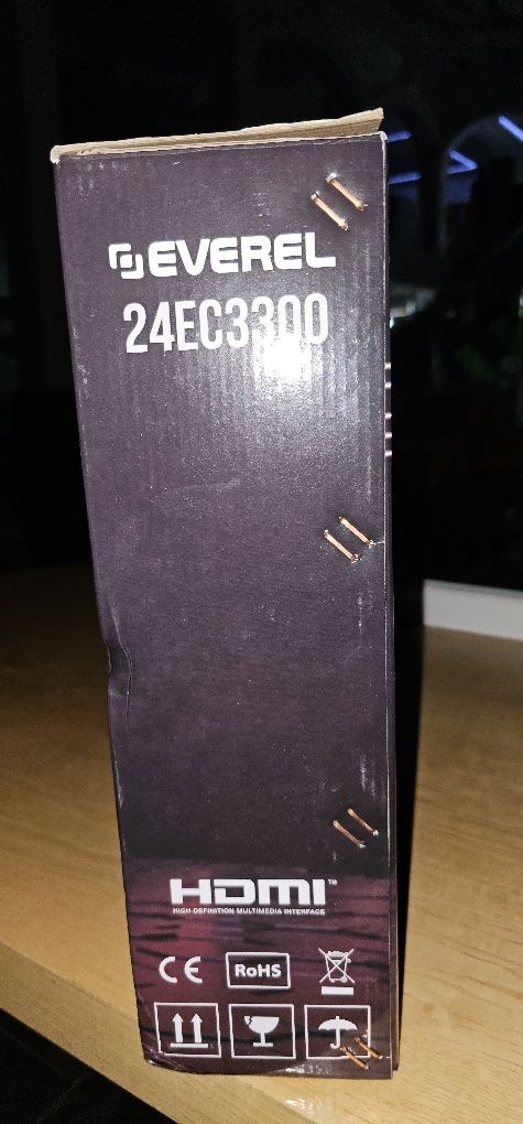 Everel 24 Curved Monitor.