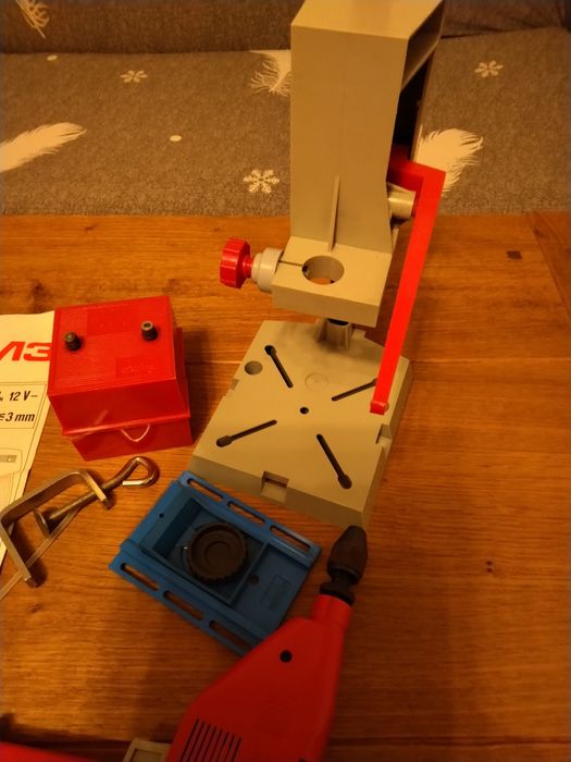 Продавам  детска играчка бормашина със стойка Piko hobby SM3 / 12 V