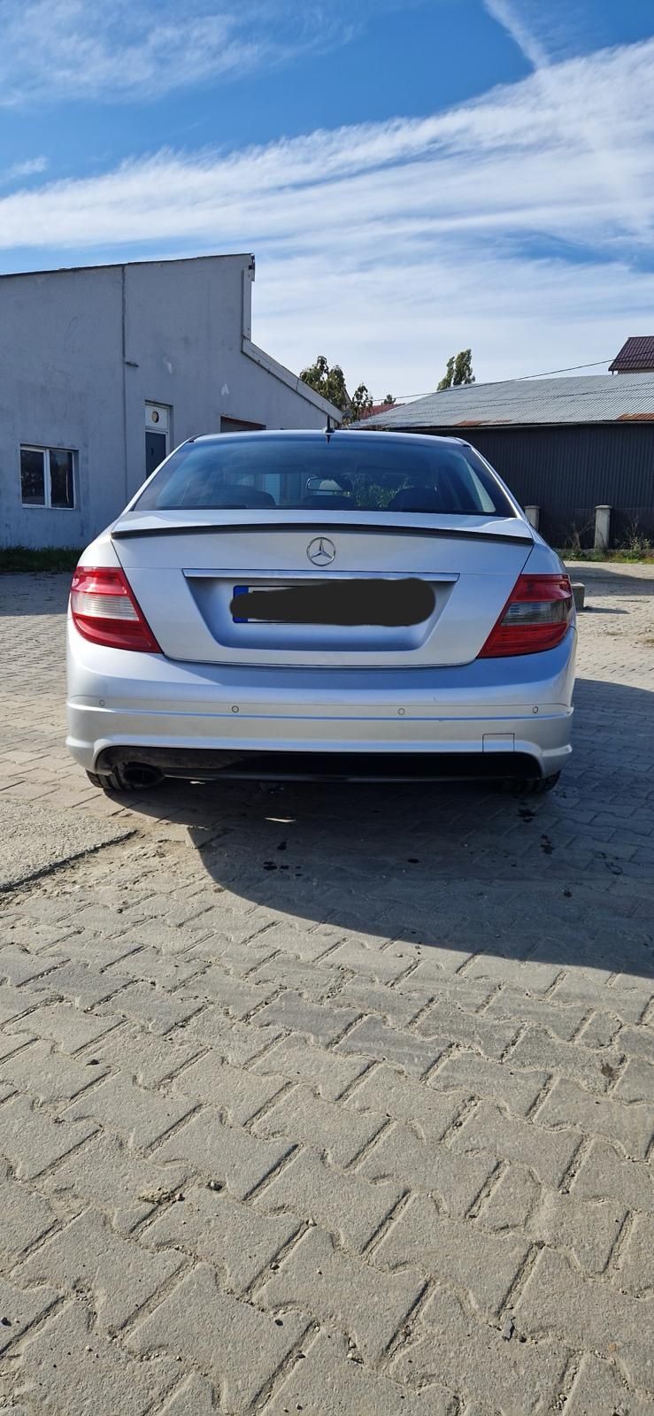 Vând Mercedes W 204