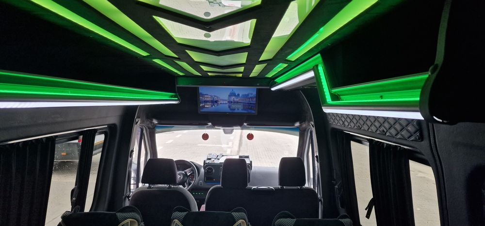 Mercedes Sprinter, 8+1 locuri, varianta XXL