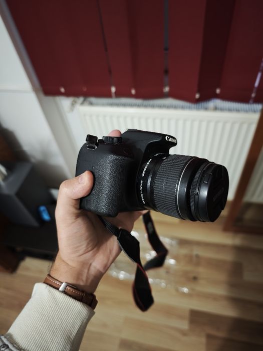 Canon EOS 1200D cu obiectiv