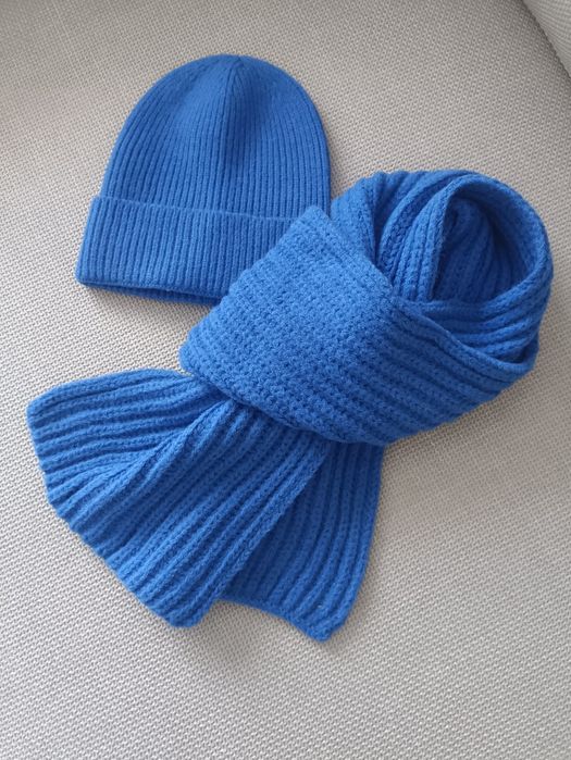 Продам шапку, шарф.