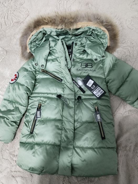 Продам зимнию куртку для девочки новая