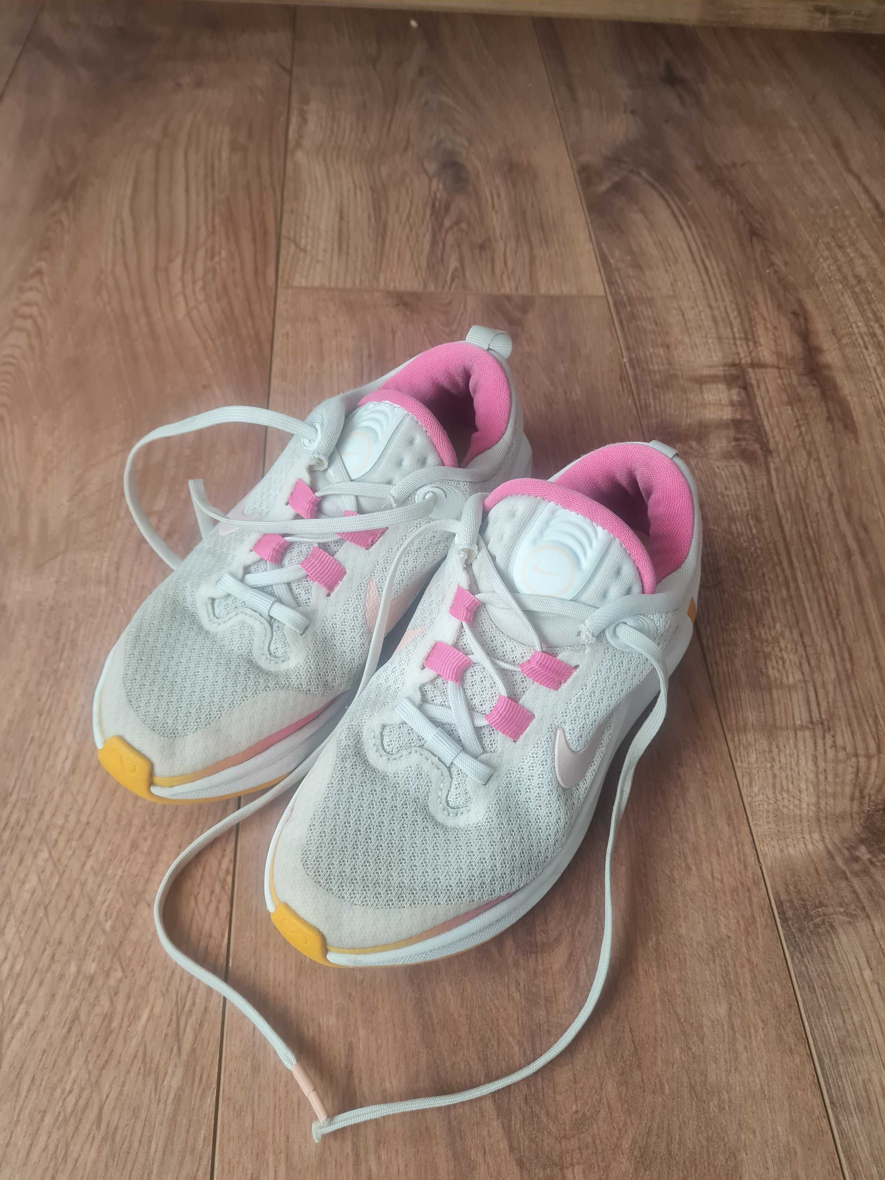 Nike маратонки за момиче
