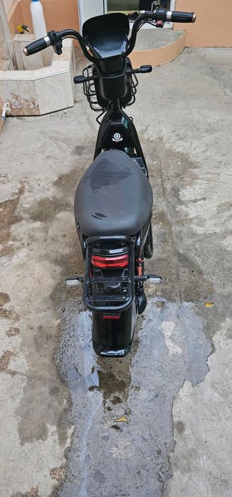 Мопет Hugo Motors