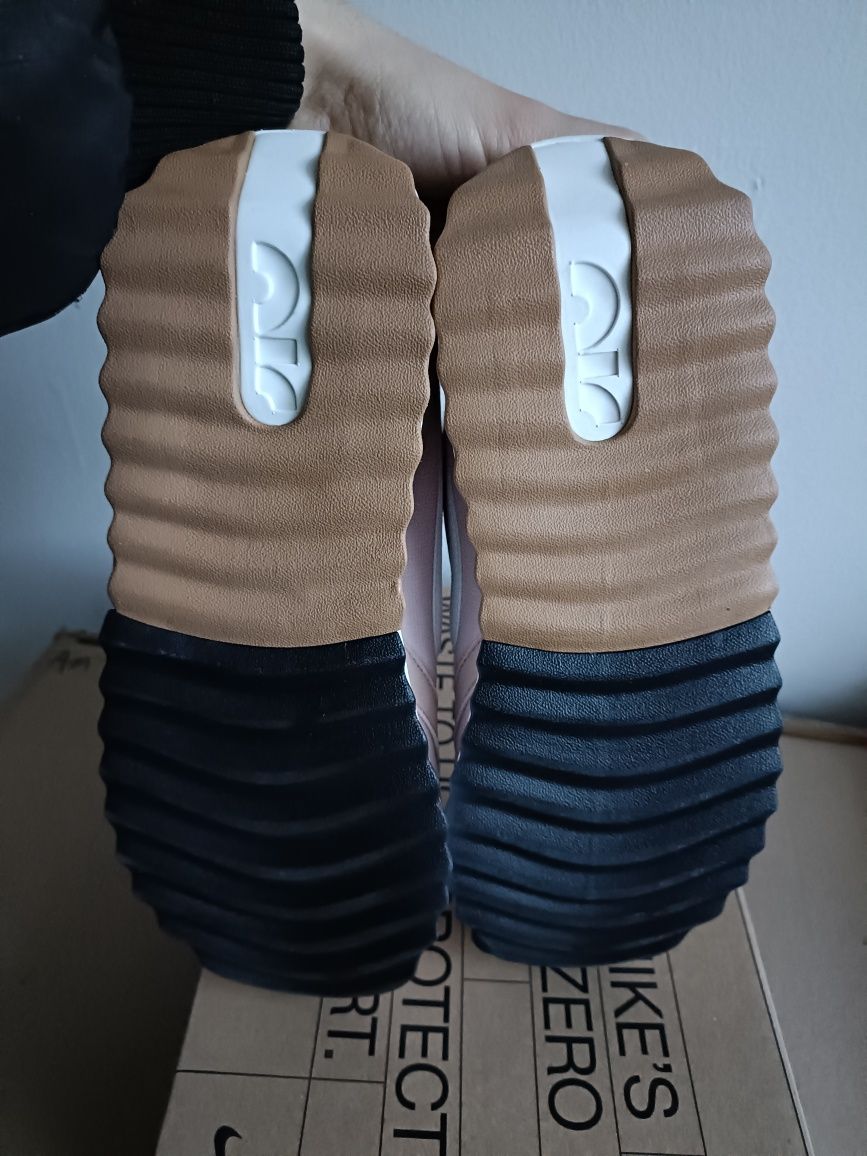 Nike Air Max Dawn номер 39