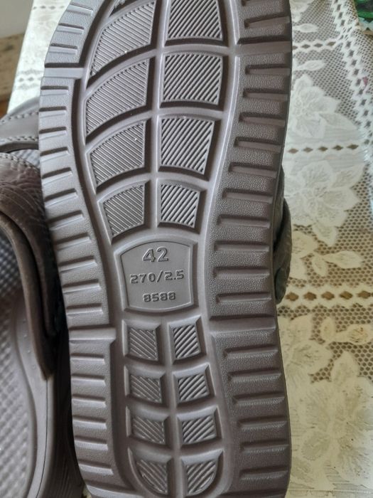 Vând 1perechi de papuci pentru bărbați25 lei perechea