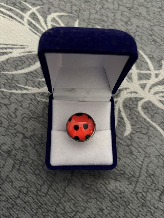 Пръстен Калинката и черния котарак