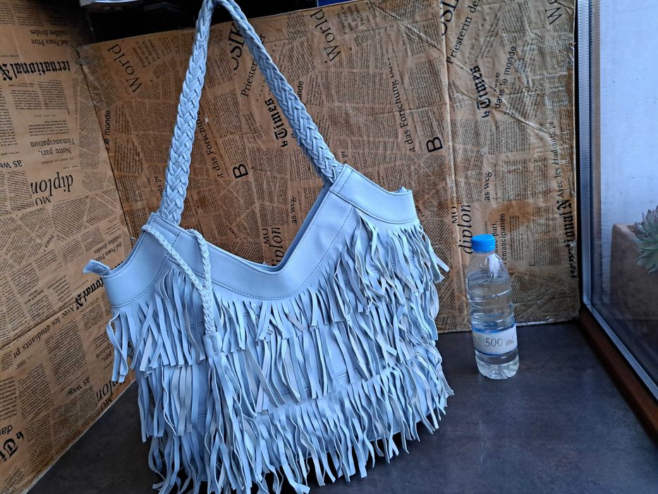 дамска чанта,като Нова.светло синя чанта с ресни,торба-естествена кожа