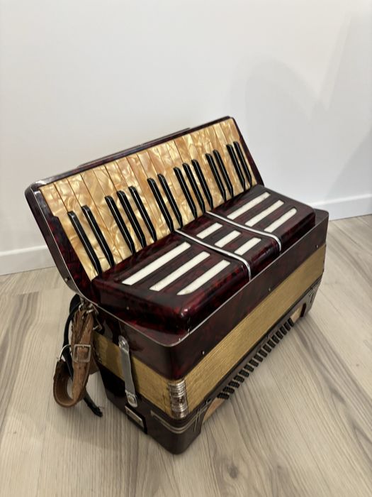 Acordeon Royal Sta dard Belona cu 80 basi