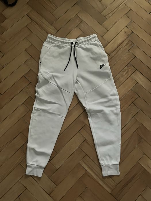 pantaloni de tech albi