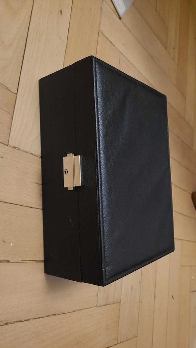 Кутия за съхранение на бижута