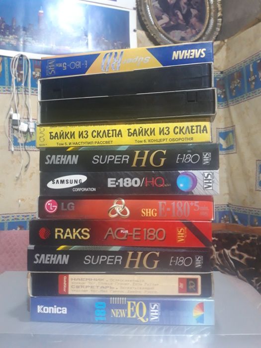 Продаю видео магнитофон и видео касеты