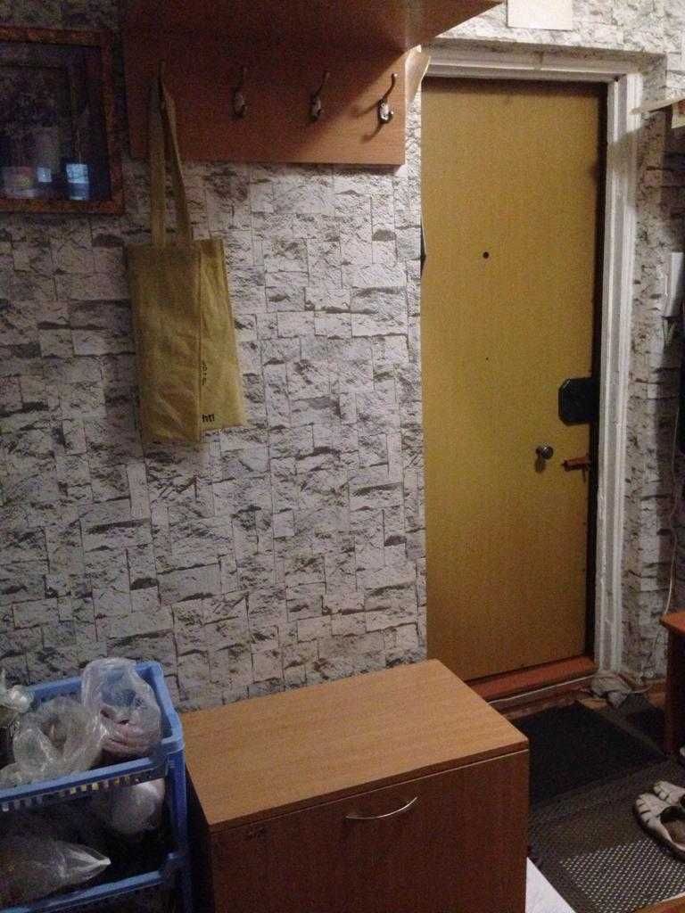 Продам прихожку шкафик вверху и тумба