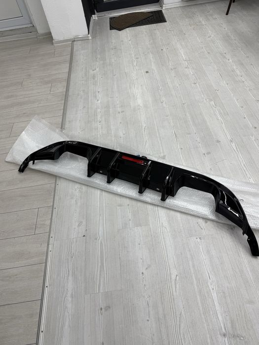 Difuzor Bara Spate VW Golf 7.5 17-20 Facelift, Negru lucios Stop LED