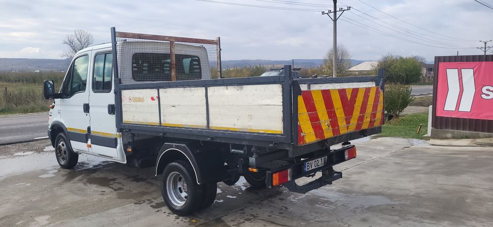 Iveco basculabil pe trei parti