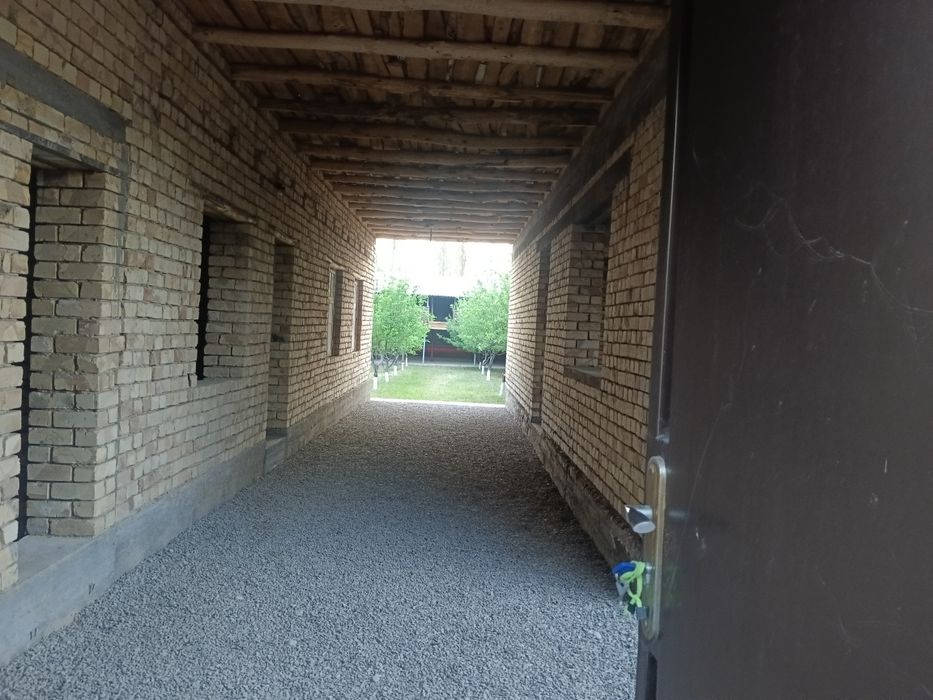 Uchastka sotiladi srochna